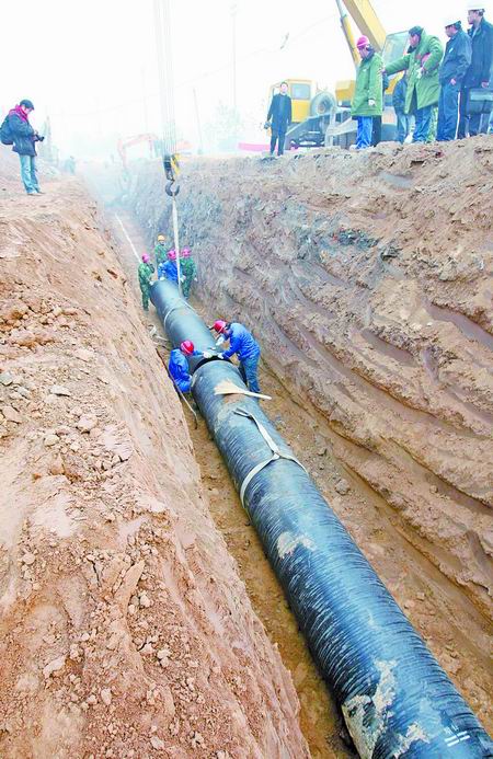 立交桥建在自来水主管道上不堪重压7年爆管11次 570万元改造西区供水主管道